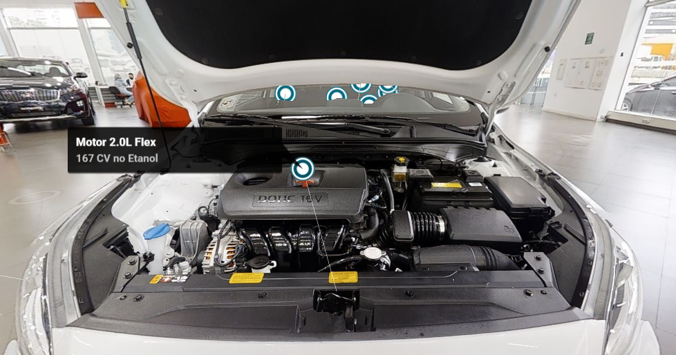 Foto do motor do carro com uma tag destacando a informação: Motor 2.0L Flex / 167 CV no Etanol